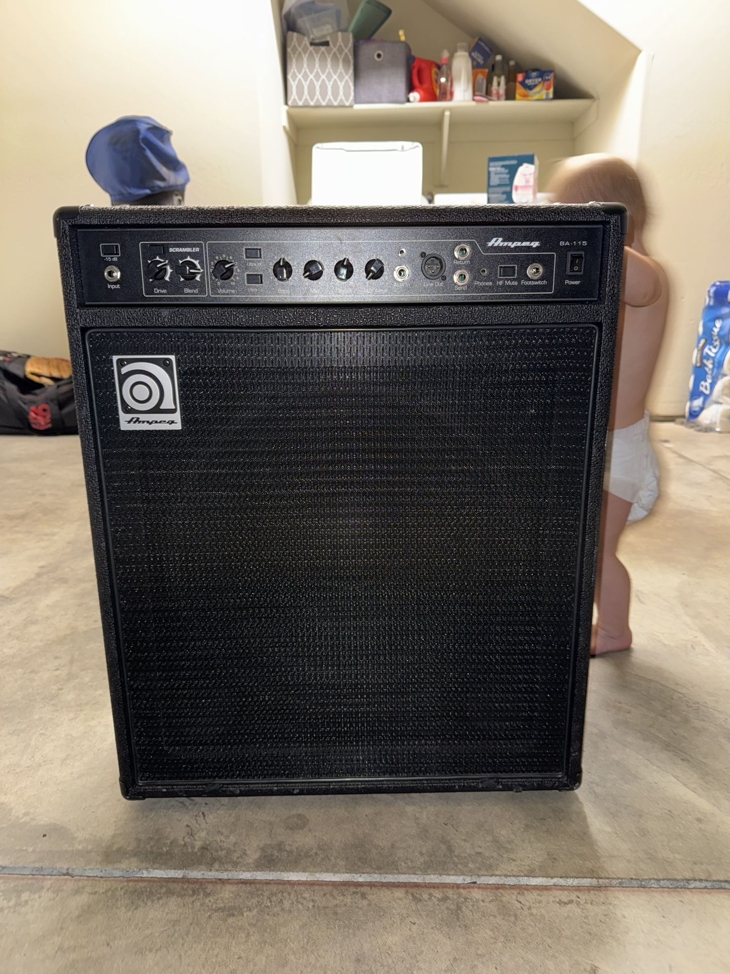 AMPEG COMBO BASS AMP