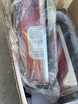 GMC Canyon 2016 Tail Lights 