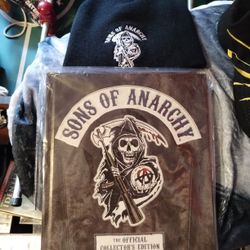 Sons Of Anarchy Hardcovered Collectors Edition Book And Beanie