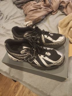 New balance sneakers sz 12