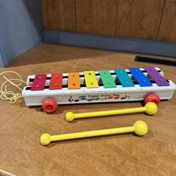 1964 Fisher Price Pull Behind Xylophone W/ 2 Sticks. 
