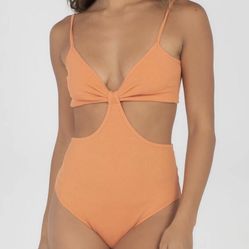 Beautiful Cheeky Cutout Bodysuit🧡