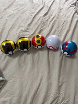 Set of 5 Pokémon Poké Ball Replicas