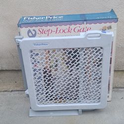 Fisher Price~Step-Lock Gate