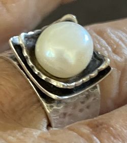 Silpada Woman’s Sterling Silver and Pearl Ring