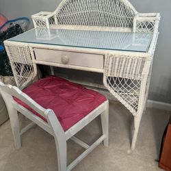 White Wicker Vanity And Stool