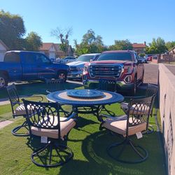 Beautiful Patio Furniture Like New
