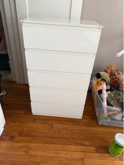 5 drawer dresser with minor damage