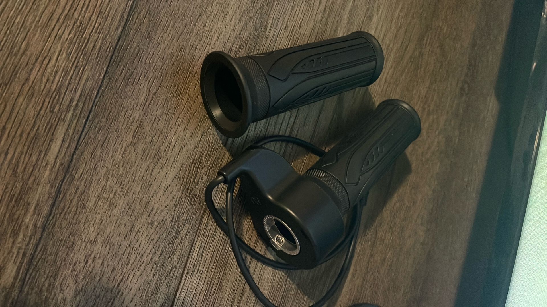 E Bike Full Twist Throttle Three Prong With Other Grip