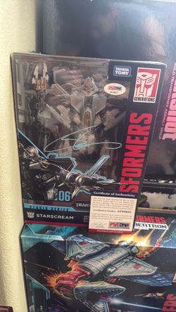 Signed sealed Starscream studio series
