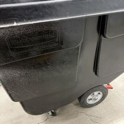 Rubbermaid Commercial Tilt Truck