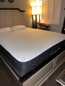 Queen size bed by New Classic