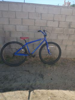 GT bike the color is blue the brakes works got pads in the back and the tires pumped up