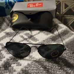 New Ray-Ban Aviator Sunglasses (Black Frame)