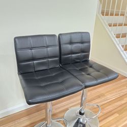 Set of 2 Bar Stools - Sturdy and Clean