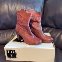 New Frye Boots Size 8