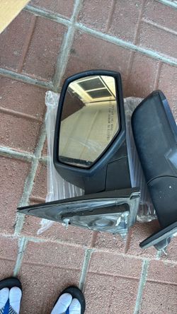 Chevy Silverado 250 side mirrors