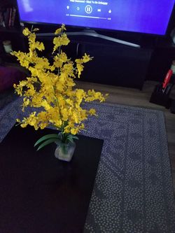 Beautiful flowers with vase Pier 1 only $15