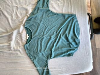 Green Envelope Women's Shirt Size Medium 