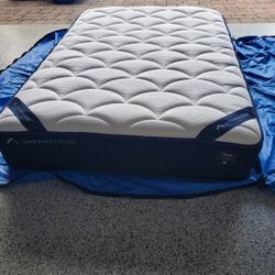 Full Size Hybrid Mattress | Clean & Comfortable | Delivery Available 