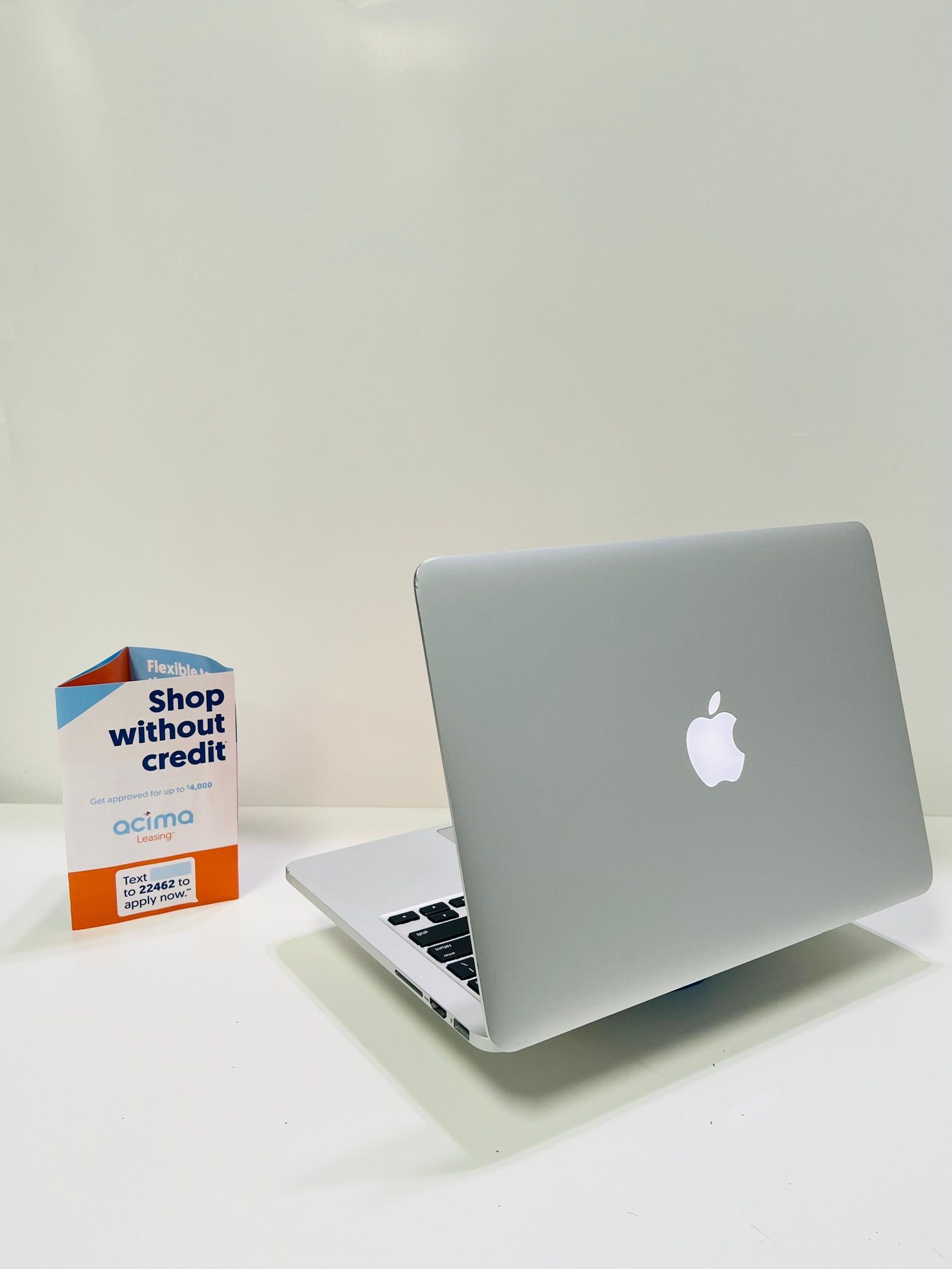 MacBook Pro 13 i5 16G 256G Window Office