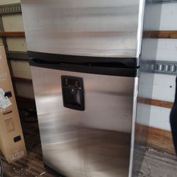 Stainless Steel Refrigerator 33 Inches Wide 
