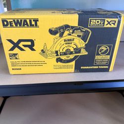 DEWALT 20V MAX* 6-1/2 in. Brushless Cordless Circular Saw, Tool Only (DCS565B)