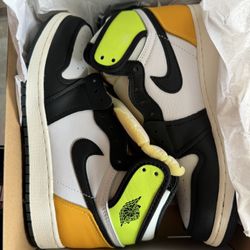 Jordan 1 VOLT Size 6mens 4.5w