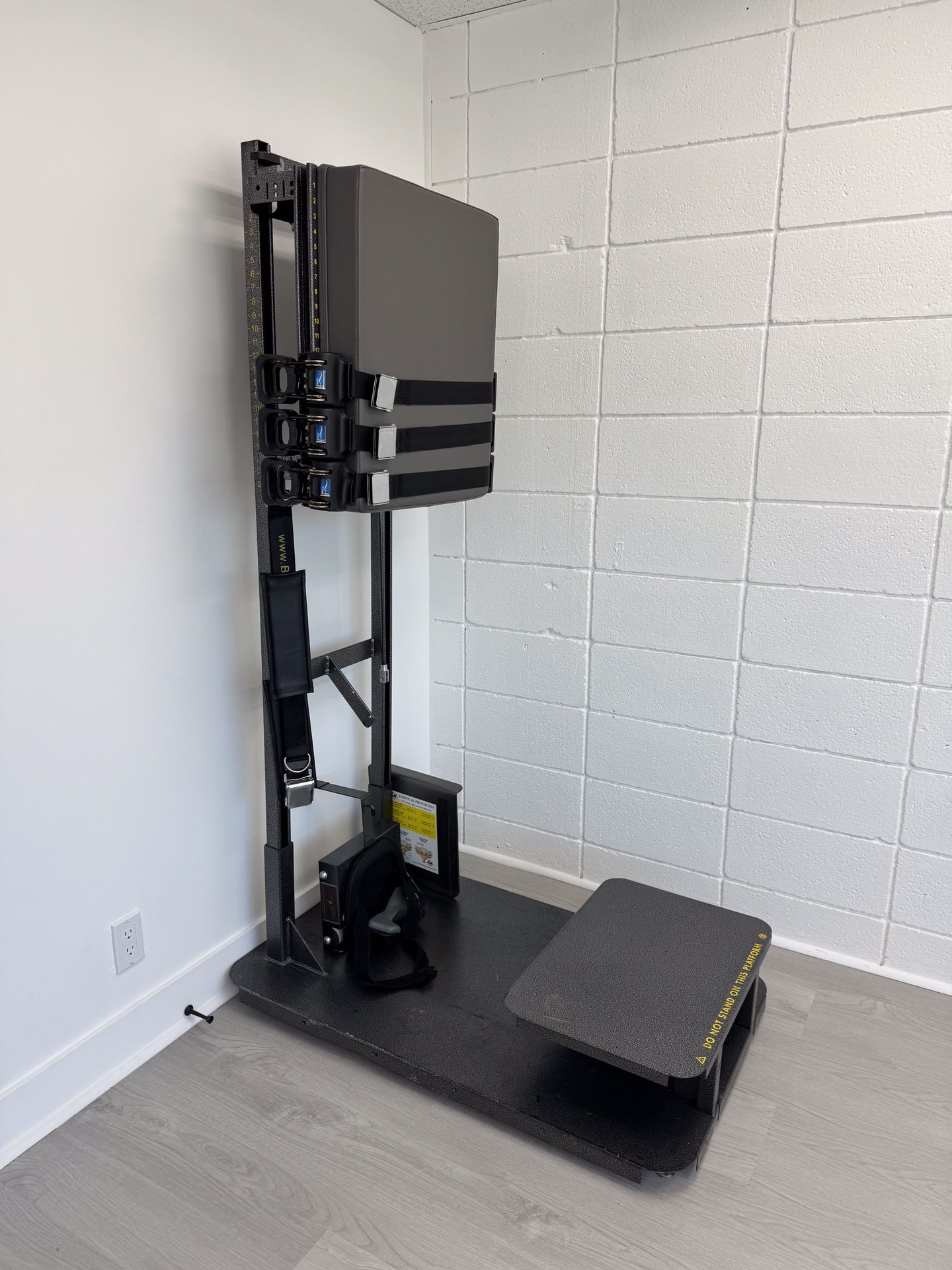 BACKPROJECT CORPORATION Decompression, Traction, Posture Correction (Active Therapeutic Movement)