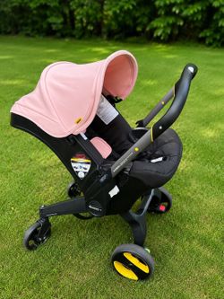 Doona Infant Car Seat & Stroller Travel System in excellent, barely used condition.