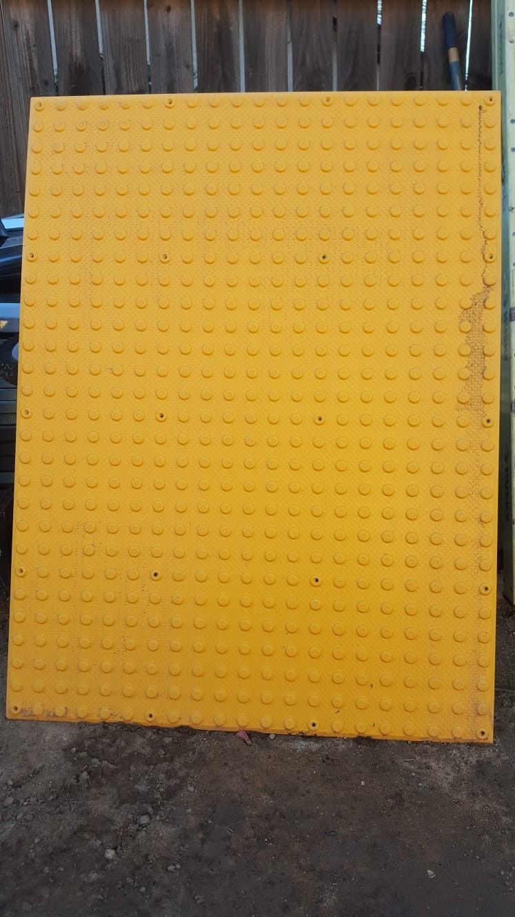 Táctile pedestrian warning system panel