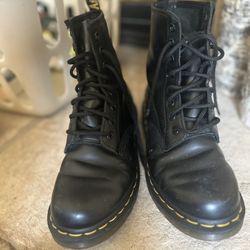 Black Dr. Martens Boots – Women’s Size 7 – Like New (No Box)