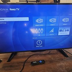 Insignia Roku Smart TV