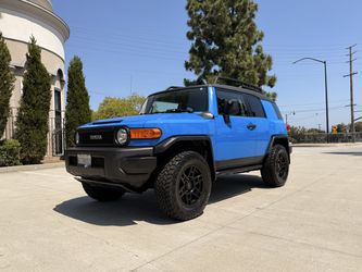 2007 Toyota FJ Cruiser 4x4 - Lifted - Clean Carfax - Free Warranty!!!
