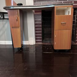 Nail table 