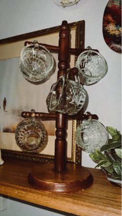 Vintage wood cup tree & 8 glass cups