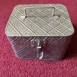 Vintage Metal Flower Storage Box - includes 456 Recipe Cards!!