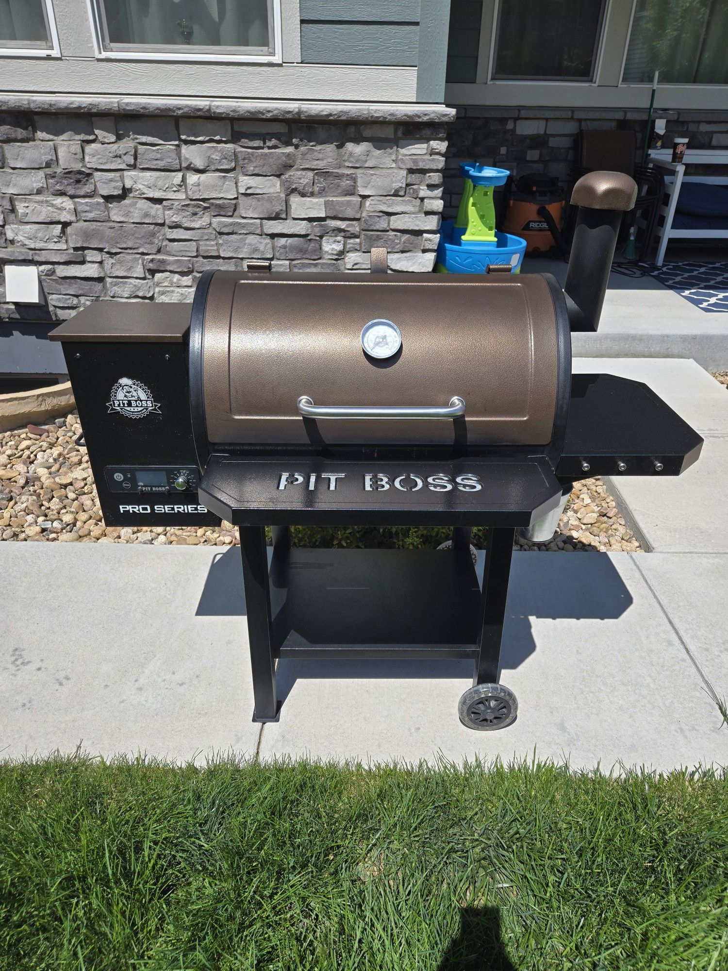 Pit Boss Pro Series Pellet Grill / Smoker with soft cover.
