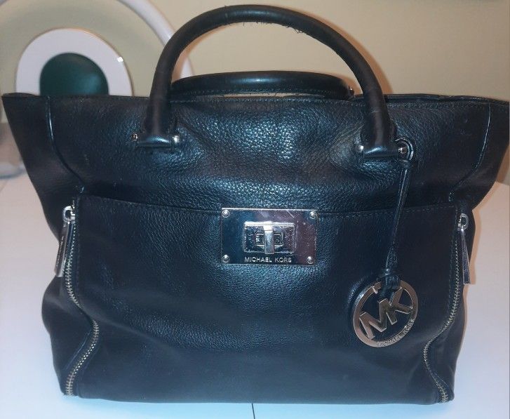 Michael Kors Black Leather Handbag Tote Medium/Large. Used Good Condition.