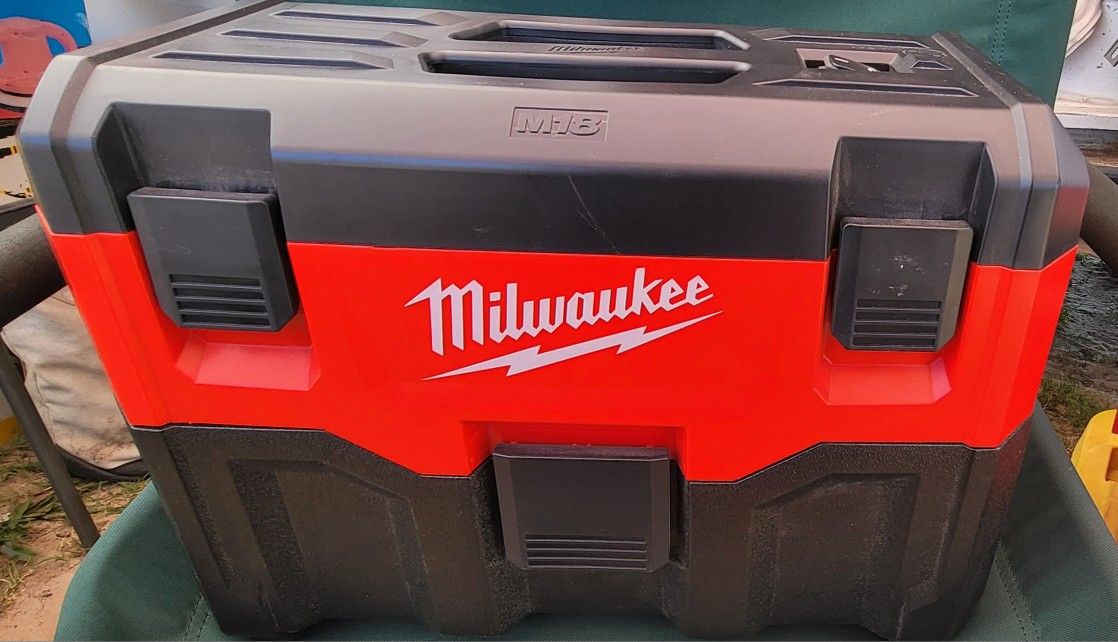 MILWAUKEE M18 18V 2 GAL LITHIUN-ION CORDLESS WET DRY VACUUM (TOOL ONLY)