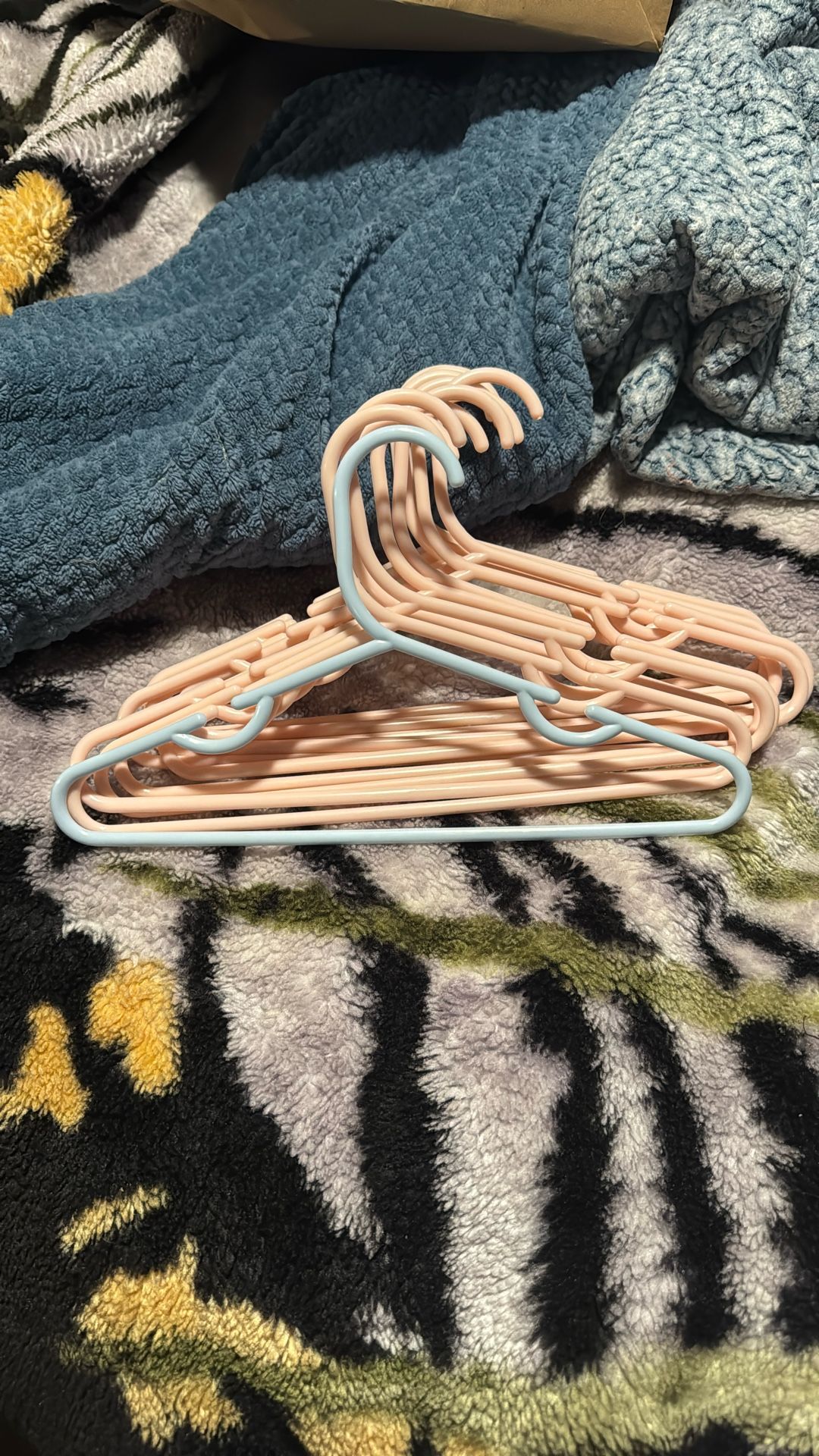 FREE-12 Kids Clothing Hangers