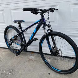 GT Mountain Bike Size Adult Small Wheels 27.5 Speeds 24 Disc Brakes 