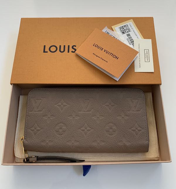 Authentic Louis Vuitton Zippy Wallet In Taupe for Sale in Bellevue, WA - OfferUp