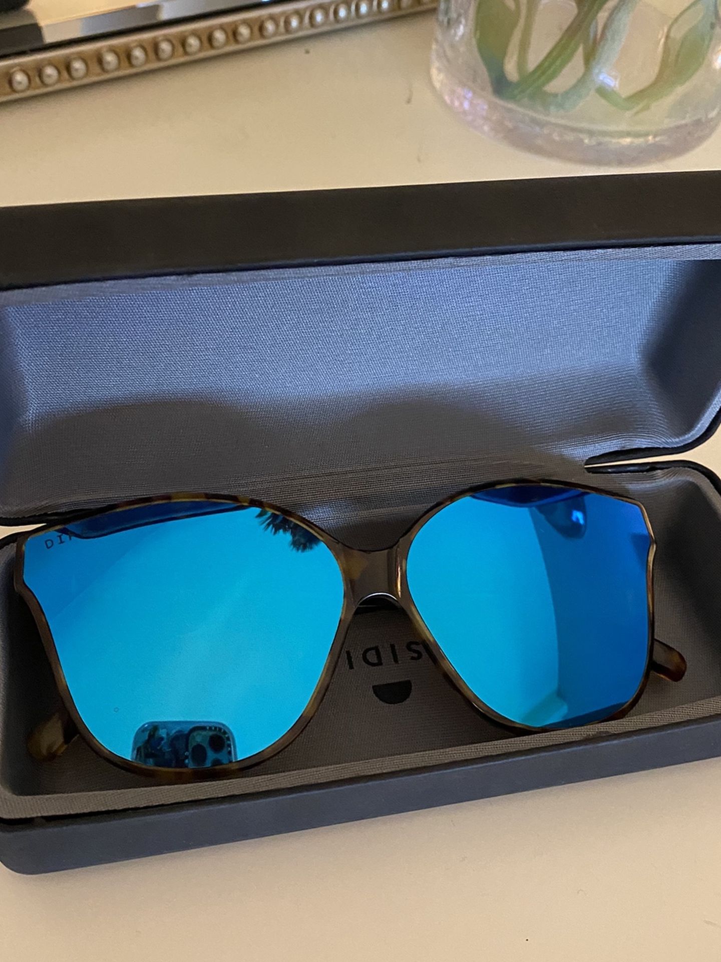 DIFF Tortoise frame with blue lenses