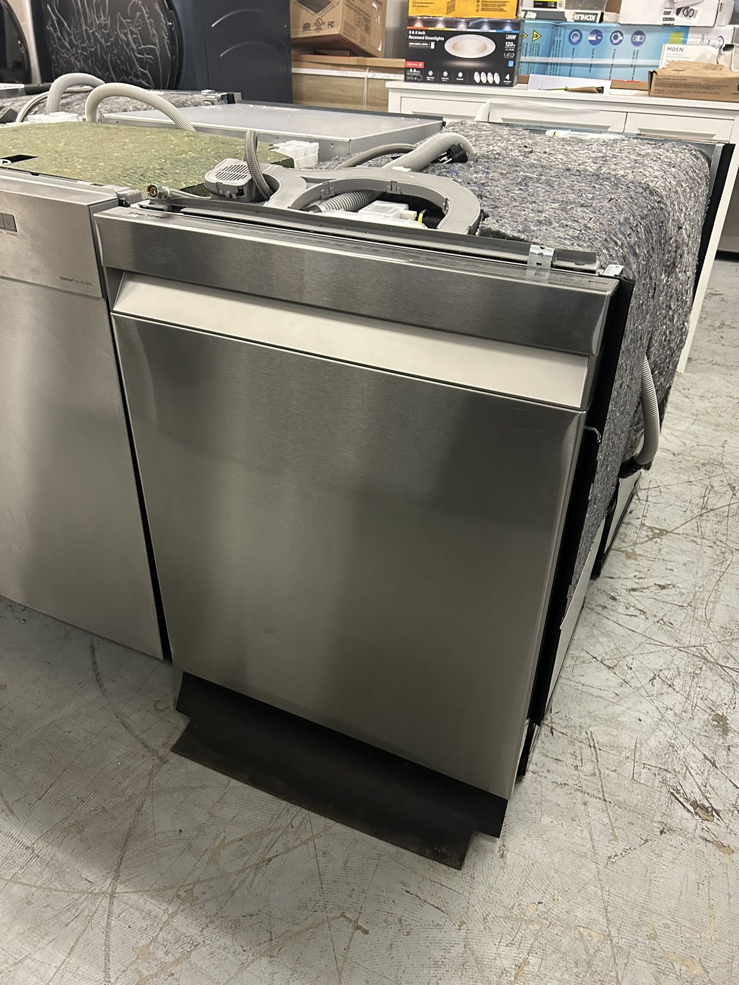 New Samsung 24 Top Control Tall Tub Dishwasher in Fingerprint
