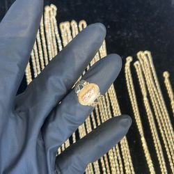 10kt Gold Virgin Marry Ring 