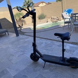 Electric Scooter- Segway Ninebot MAX G30P + Seat Saddle – Great Condition