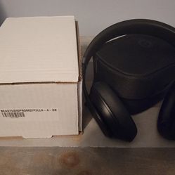 Beats by Dr. Dre Studio Pro Wireless Bluetooth Headphones - Black MQTP3LL/A