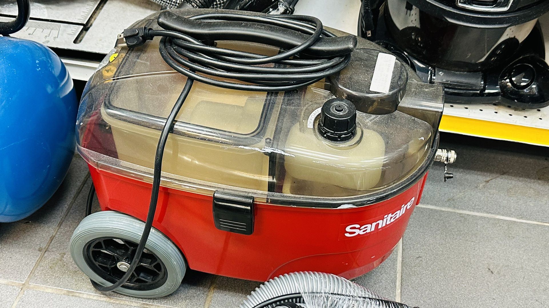 Sanitaire SC6075A Portable Carpet Spot Cleaner Extractor rofessionall! includes wand! - great for car detailing!