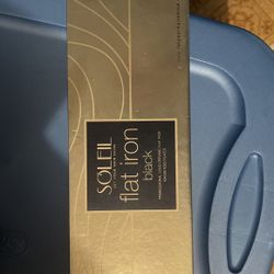 Soleil Flat Iron In Black